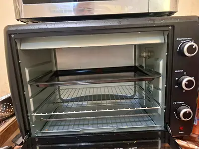 Used countertop electric oven / griller with trays and racks