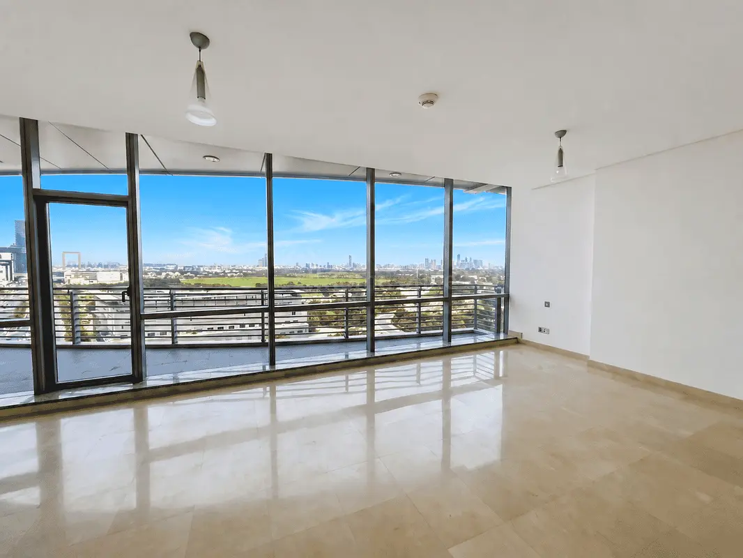 Bright & Spacious Studio with Balcony