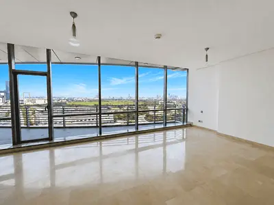 Bright & Spacious Studio with Balcony