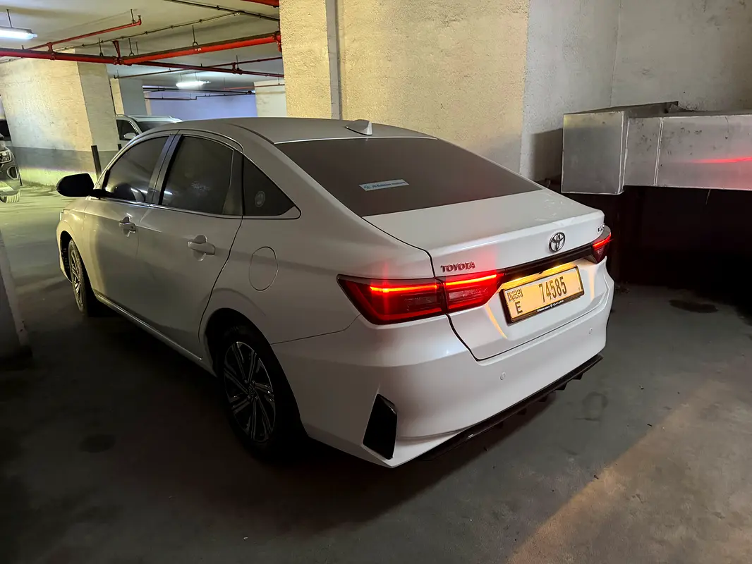 Toyota Yaris 2024 — photo 1 of 8