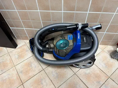 Philips Bagless Cylinder Vacuum Cleaner - Excellent Working Condition