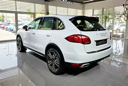 2014 Porsche CAYENNE photo 4