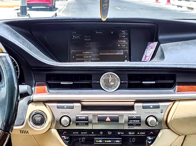 صورة 14 لـ 2015 Lexus ES-SERIES