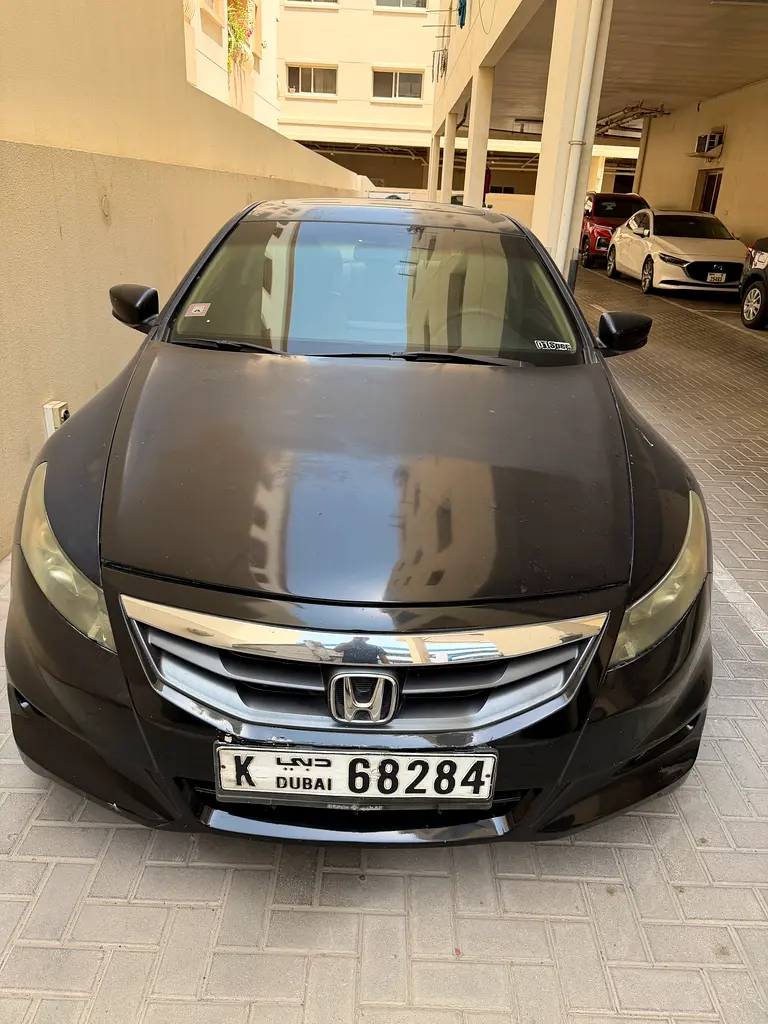 Honda Accord 2011 — photo 1 of 3