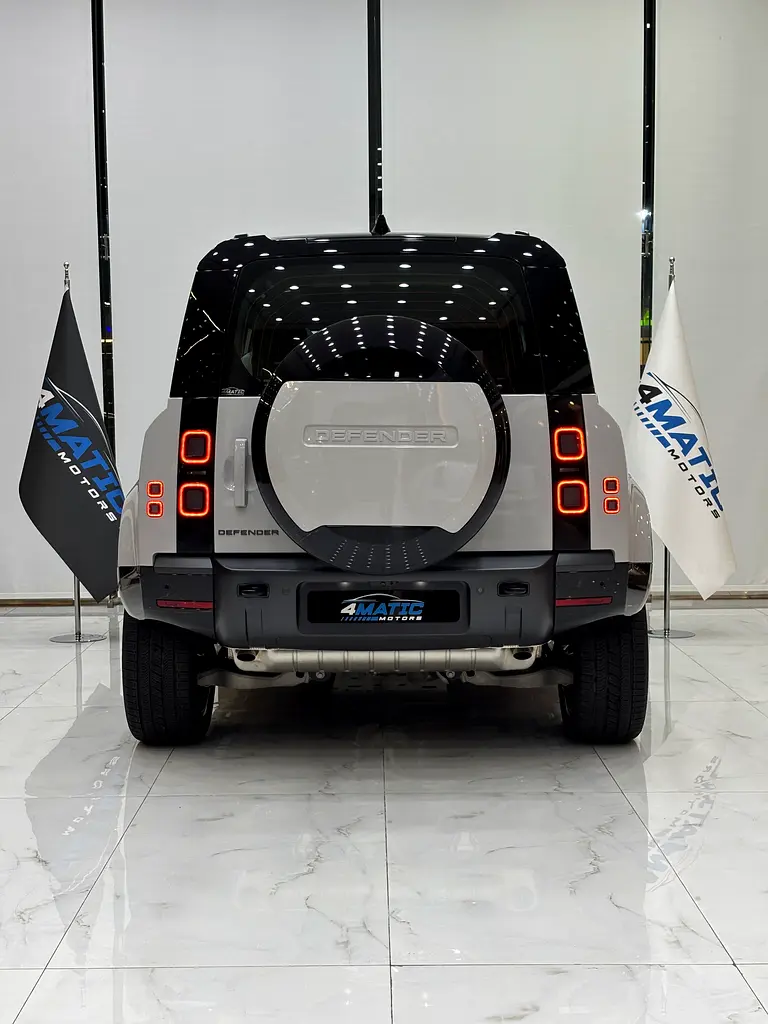 Land Rover Defender 2026