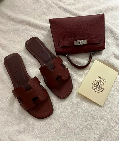 Hermès Oran Sandals and Kelly Pochette in Bordeaux - Preowned Set
