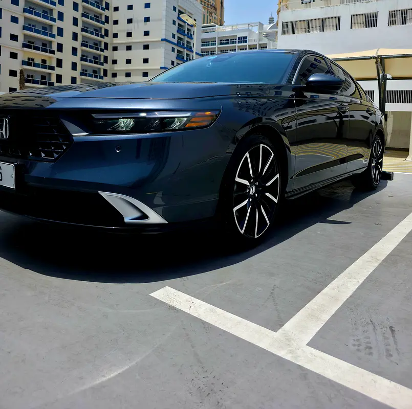 Honda Accord 2023 — photo 1 of 12