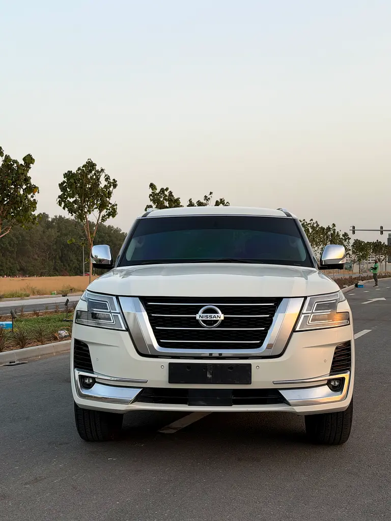 Nissan Patrol 2013 — photo 1 of 20
