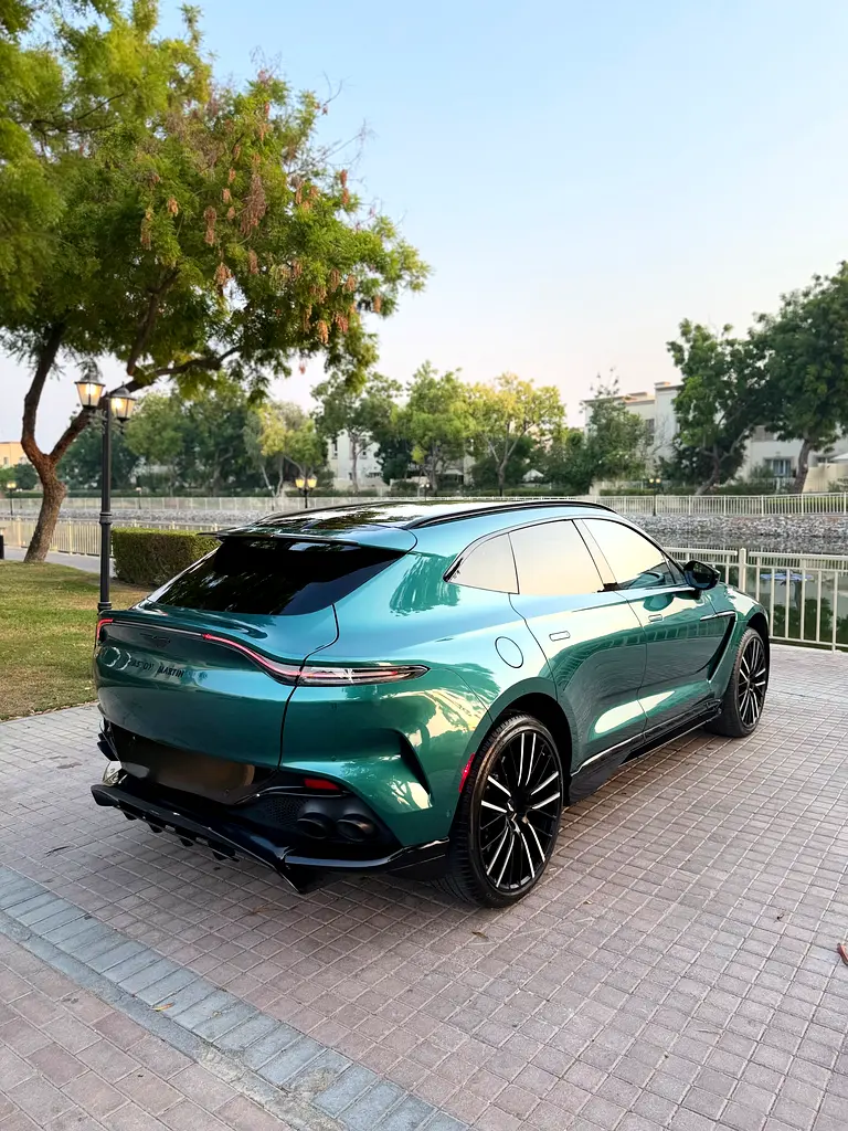 Aston Martin DBX 2024 — photo 1 of 17