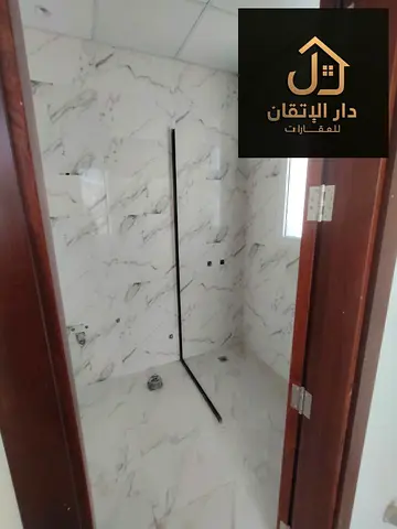 فرصة ذهبية للإيجار استديو منطقه القليعة موقع حيوي وقريب من جميع الخدمات