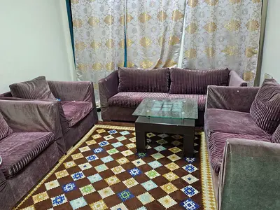 طقم كنب و 2 كرسي عدد 7 مقاعد