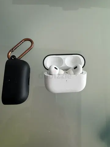 Used Apple AirPods Pro (2nd gen) with Charging Case