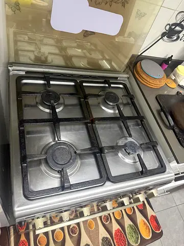 Used 4 Burner Gas Cooking Range with Glass Cover