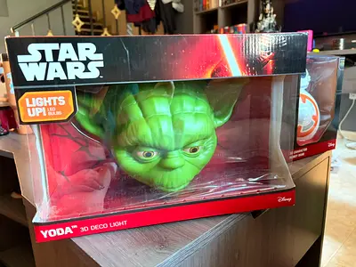 Star Wars Yoda 3D Deco Light (Lights Up) - New in Box