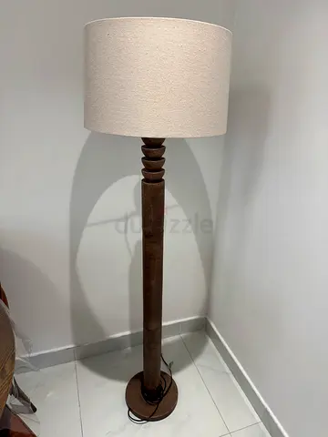 Modern Floor Lamp – Excellent Condition