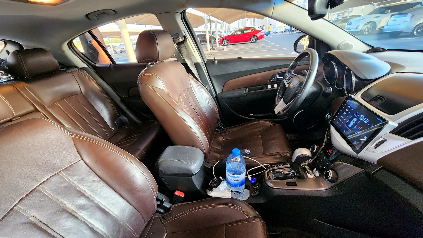 Chevrolet Cruze 2014 — photo 1 of 17