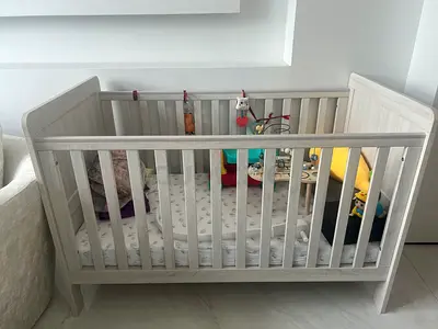 Solid Wood Baby Crib in White - Good Condition
