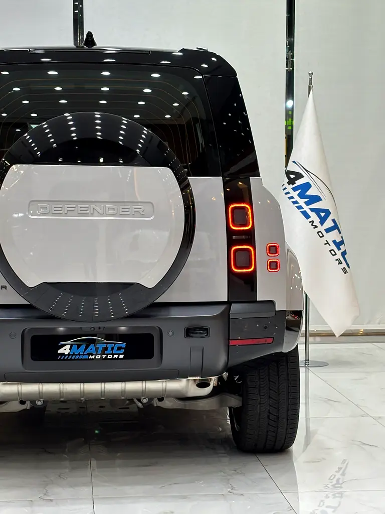 Land Rover Defender 2026