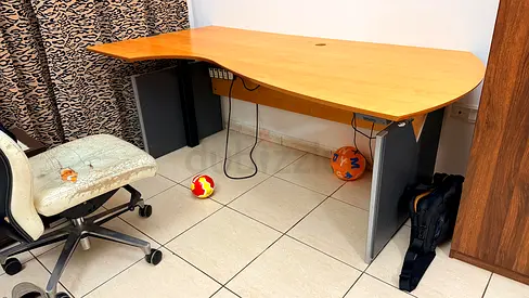 Electric Adjustable Office Table