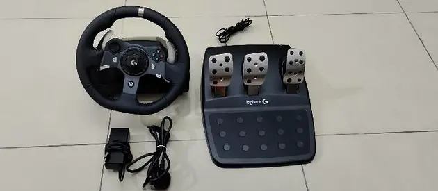 🎮 Logitech G920 Steering Wheel  متوفر دركسون Logitech G920 بحالة نظيفة ومجرب بالكامل.