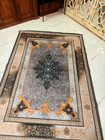 170 x240 cm rectangular Persian-style area rug - grey, gold and black, good condition