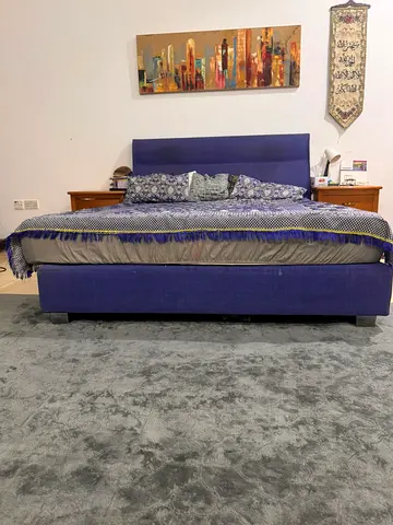 Large king size bed for sale
