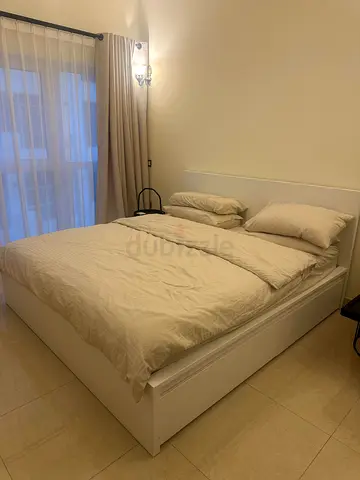 White King Size Bed Frame with Headboard + Mattress 180x200 cm