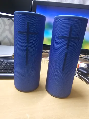 UE Megaboom 3 (2pcs) FOR SALE with box and charger
