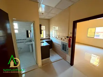 للايجار استديو مطبخ منفصل مساحات واسعه و موقع مميز قريب الخدمات و بجانب شارع محمد بن زايد في العاليه ب 22 الف