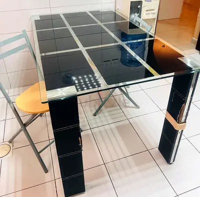 Free kitchen table with 2 chairs