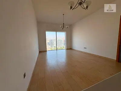 شقة بغرفة نوم واحدة شاغرة | تصميم واسع | موقع مميز في أرجان