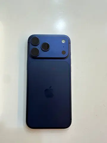 iPhone 17 pro max blue
