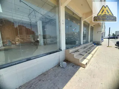محلين المساحة: 880 قدم مربع إمكانية دمج المحلين
