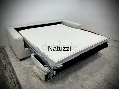 Excellent condition Natuzzi three seater sofabed