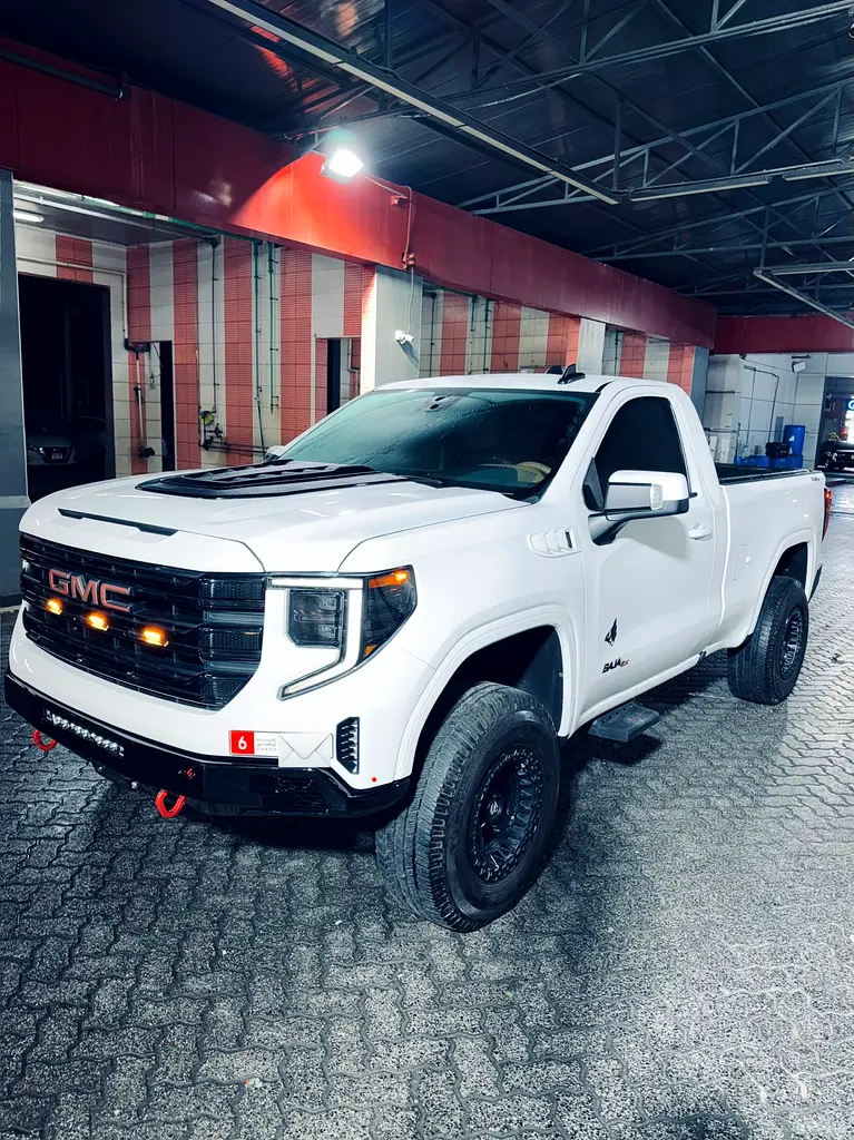 GMC Sierra 2022 — photo 1 of 14