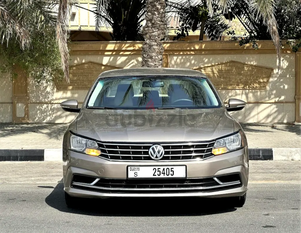 Volkswagen Passat 2018 — photo 1 of 5