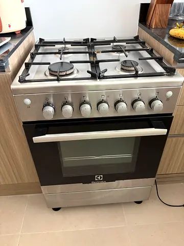 Stainless Steel 4-Burner Gas Cooker with Oven - Good Working Condition