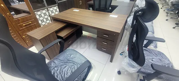 Modern L-Shaped Office Desk and Ergonomic Mesh Chairs