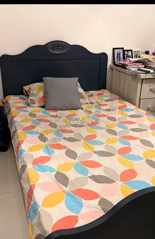 Single size wooden bed with headboard - good condition