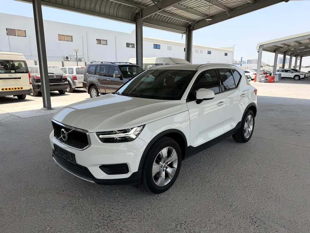 Volvo XC40 2020 — photo 1 of 5