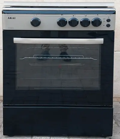 AKAI Gas Cooker, with 4 burners, good working condition.