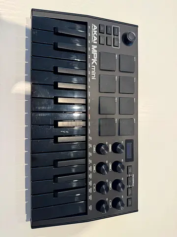 Akai Professional MPK Mini MK3 MIDI Keyboard Controller – Excellent Condition