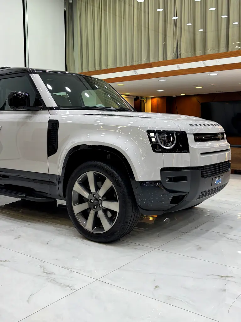Land Rover Defender 2026
