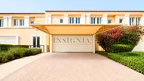 4BR Townhouse Excellent Condition with Full Access in Pool &amp; Park | Vacant