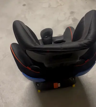 Giggies Convertible baby car seat - excellent condition