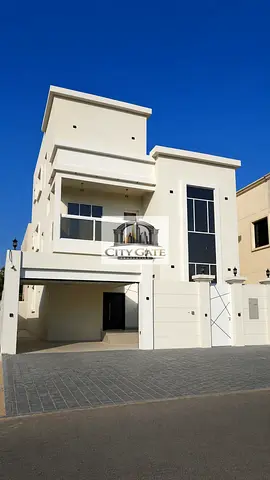 فيلا استثنائية جاهزة للسكن في العامرة – جميع الخدمات مفعلة