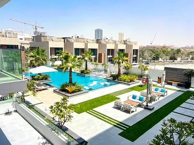 POOL VIEW I MODERN LOVING I PREMIUM
