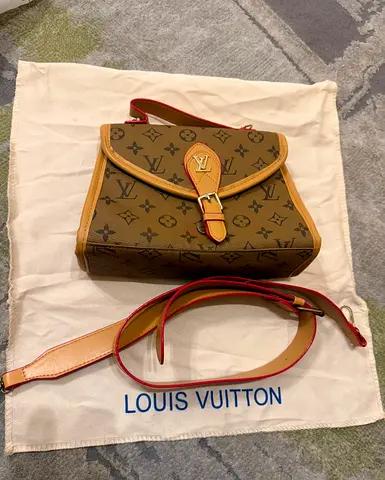 Louis vuitton LV shoulder handbag