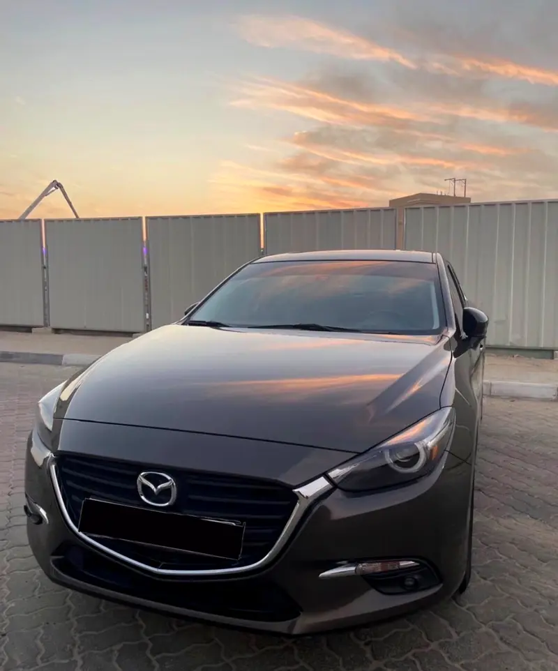 Mazda 3 2018 — photo 1 of 5
