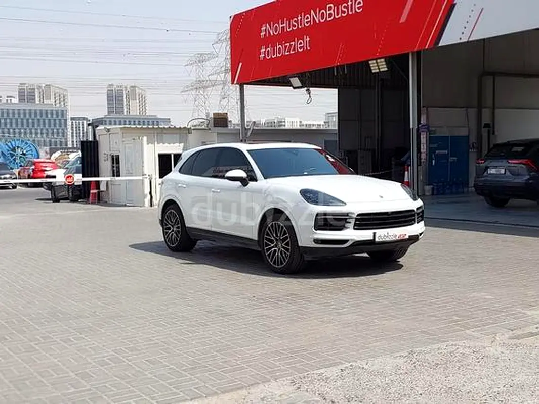 Porsche Cayenne 2023 — photo 1 of 12